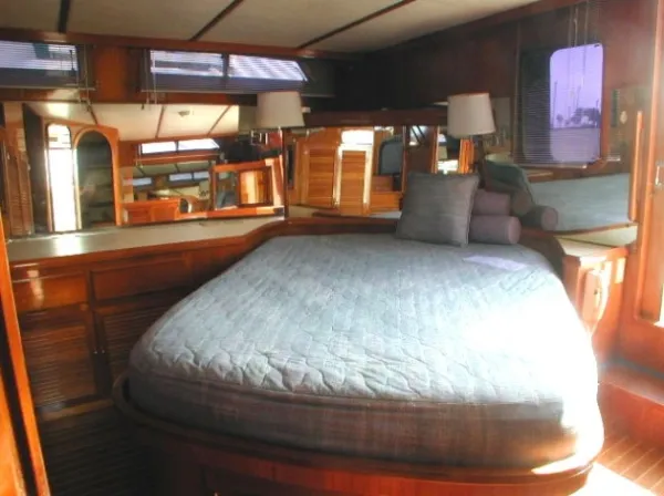 1988 PT Cockpit Motoryacht