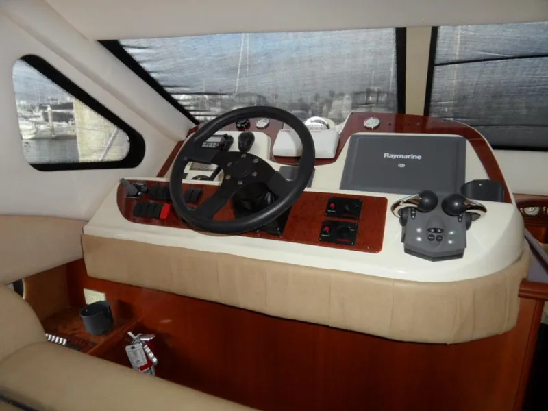 2006 Silverton 38 Sport Bridge