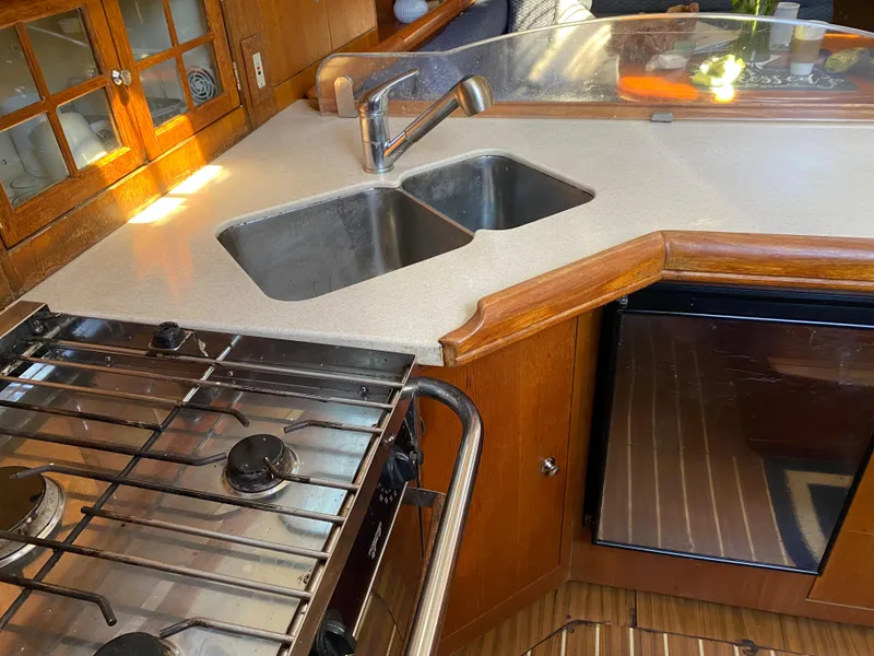 2005 Hunter 41