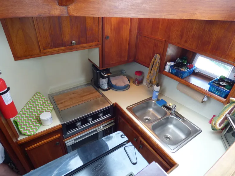 1977 Uniflite 38 SportsFisher