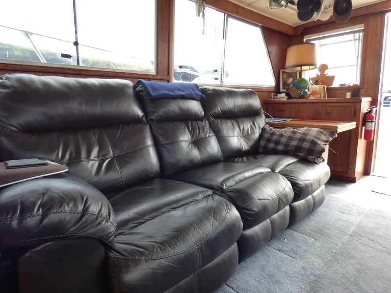 1977 Uniflite 38 SportsFisher