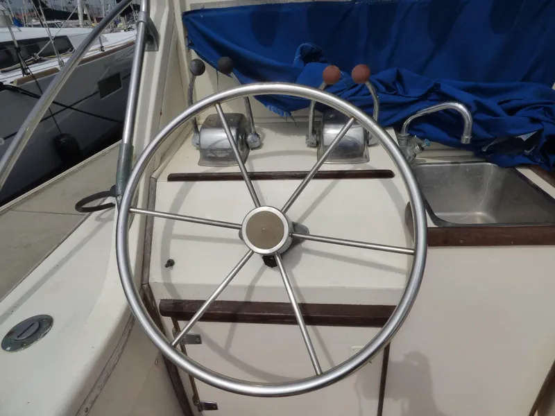 1977 Uniflite 38 SportsFisher
