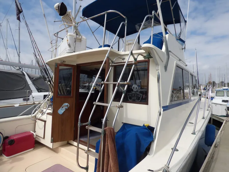 1977 Uniflite 38 SportsFisher