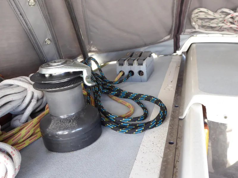 Cabintop winch, Lewmar clutches