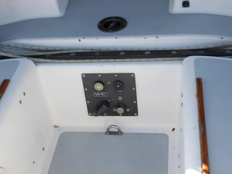 Navtec hydraulic backstay