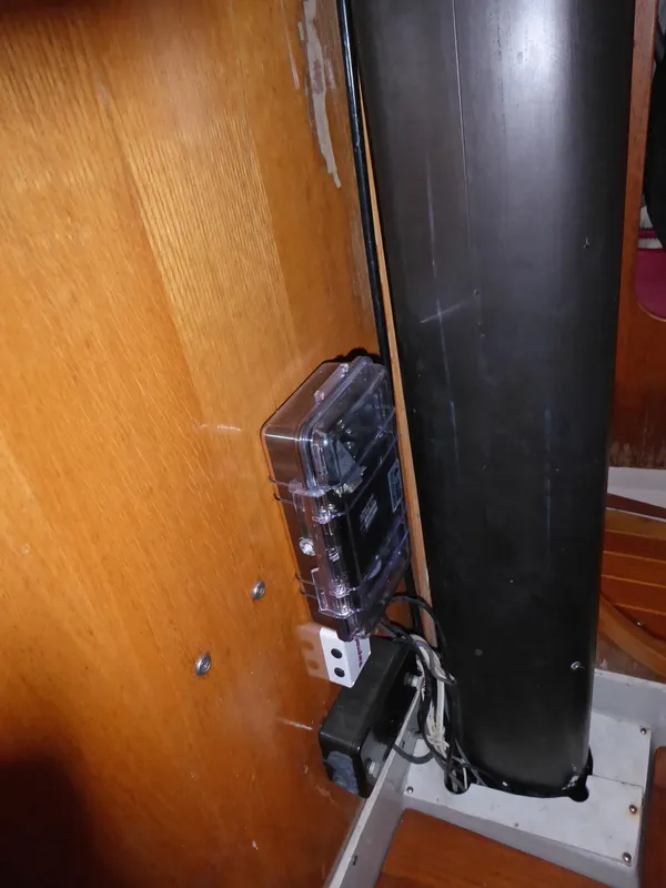 Keel stepped mast