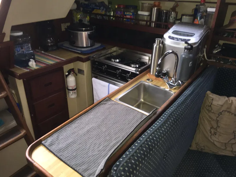 1983 Catalina 30