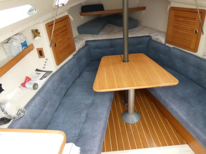 2003 Catalina 270