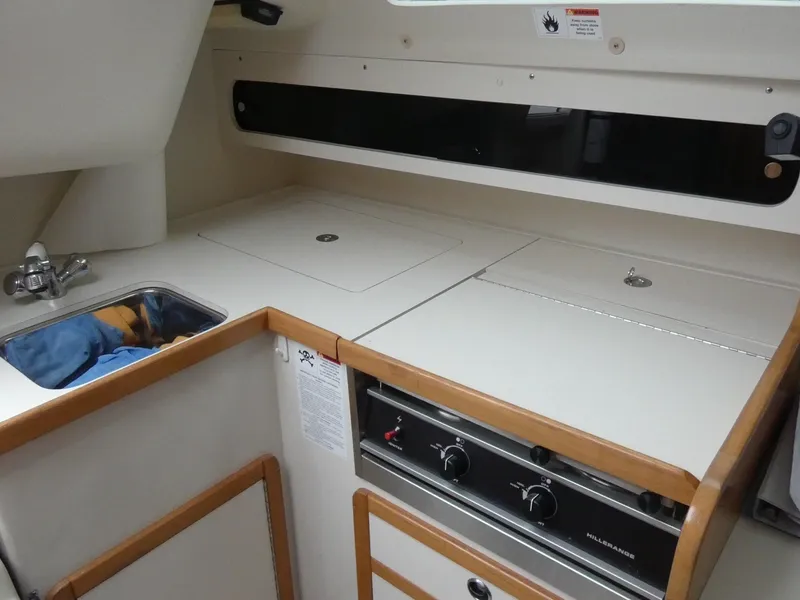 2003 Catalina 270