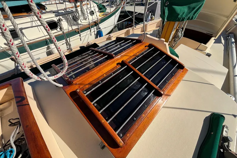 1983 Bristol Channel Cutter 28 deck with wooden hatch and rigging details.