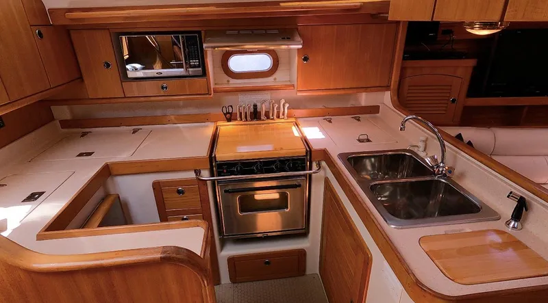 2004 Catalina 470