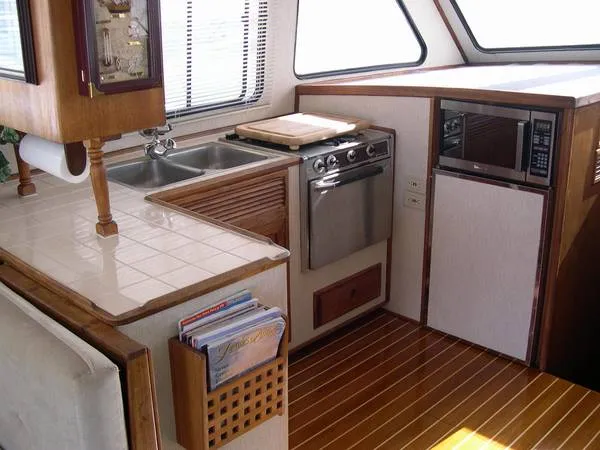 Large U-Shaped Galley
