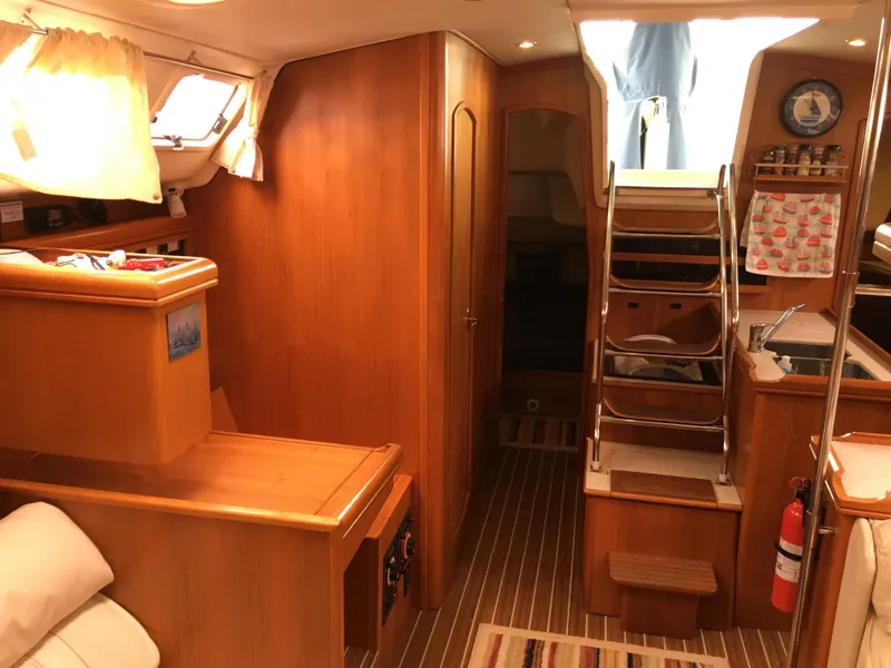 2005 Hunter 466