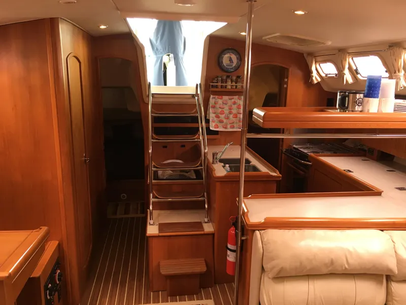 2005 Hunter 466