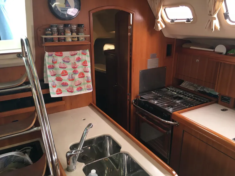 2005 Hunter 466