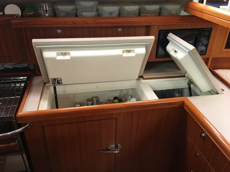 2005 Hunter 466