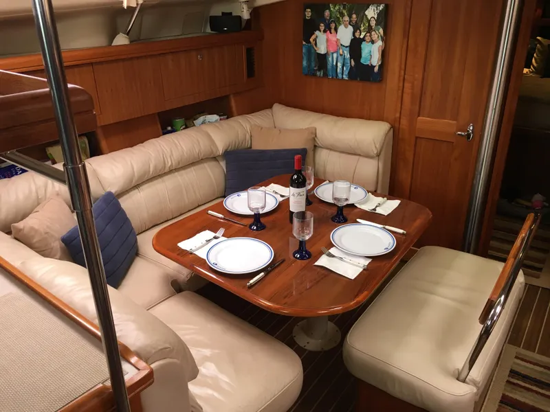2005 Hunter 466