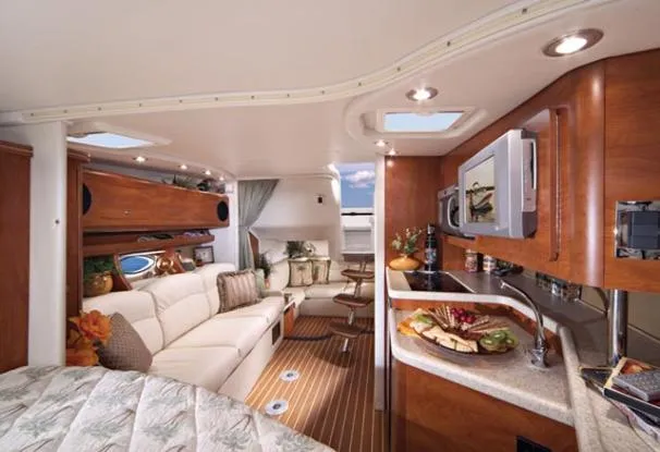 2008 Rinker 330 Express Cruiser