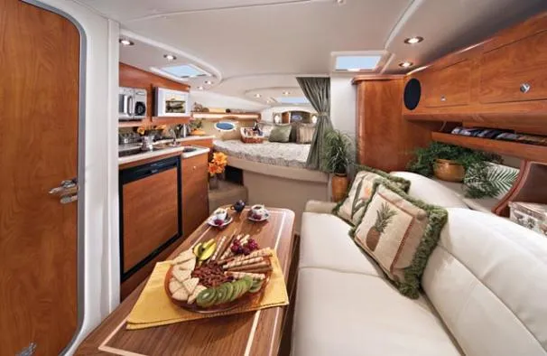 2008 Rinker 330 Express Cruiser
