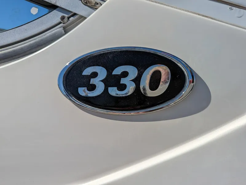 2008 Rinker 330 Express Cruiser
