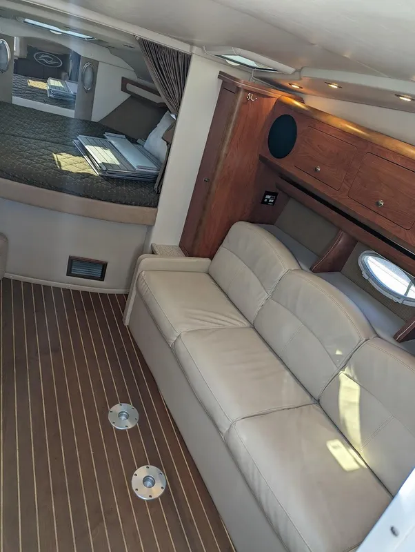 2008 Rinker 330 Express Cruiser