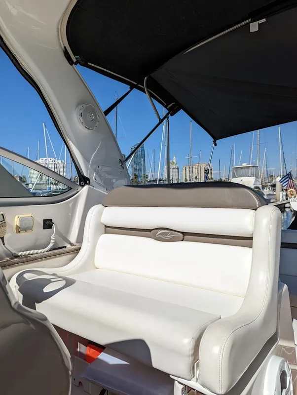 2008 Rinker 330 Express Cruiser
