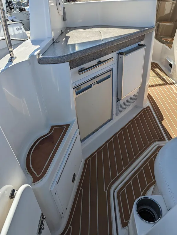 2008 Rinker 330 Express Cruiser