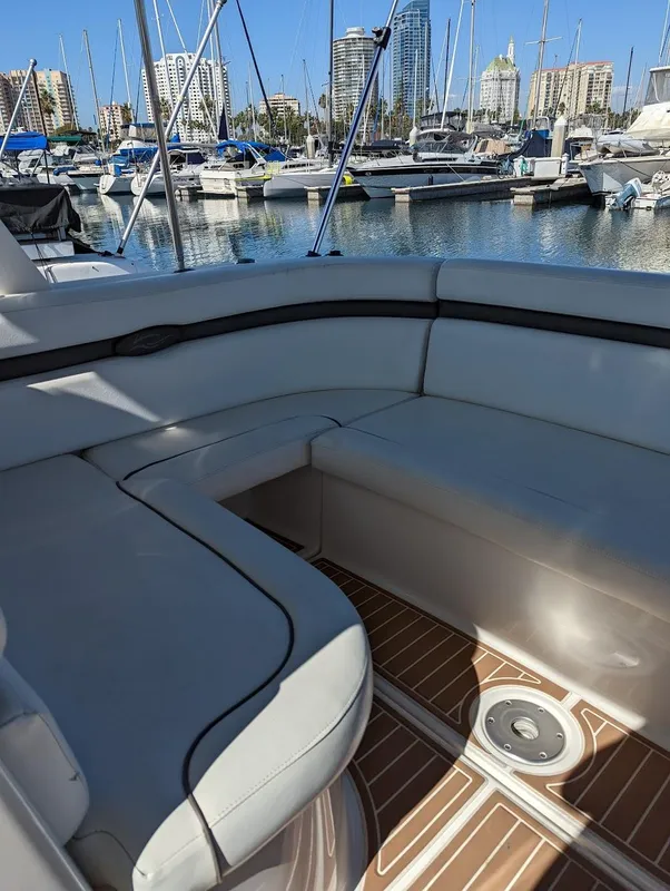 2008 Rinker 330 Express Cruiser