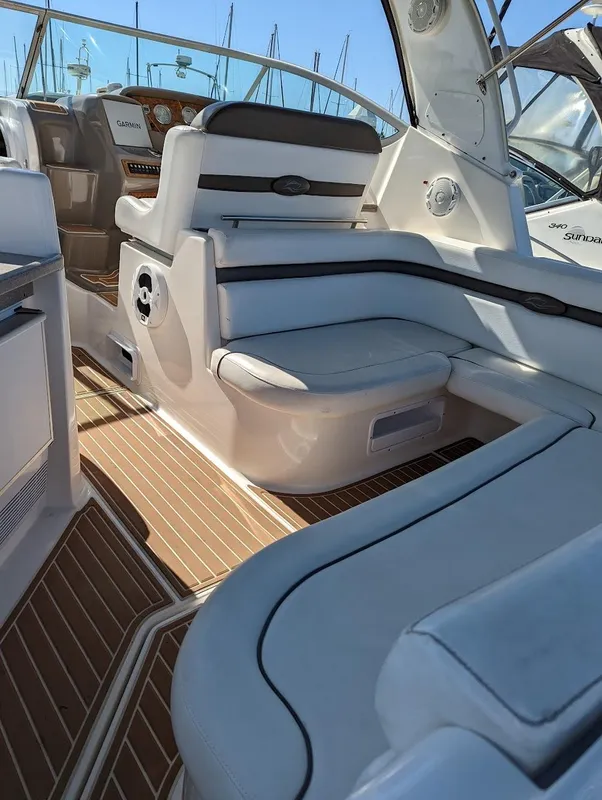 2008 Rinker 330 Express Cruiser