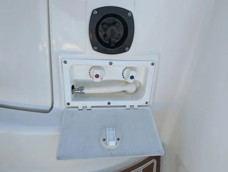 2008 Rinker 330 Express Cruiser