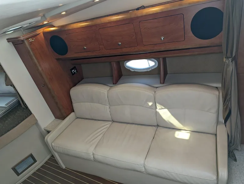 2008 Rinker 330 Express Cruiser