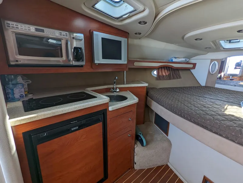 2008 Rinker 330 Express Cruiser