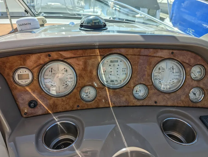 2008 Rinker 330 Express Cruiser