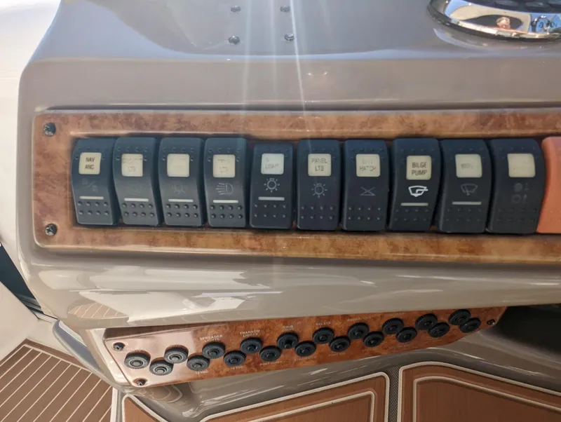 2008 Rinker 330 Express Cruiser