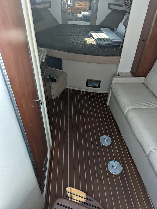 2008 Rinker 330 Express Cruiser