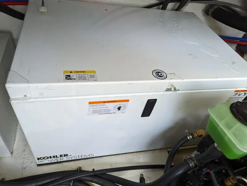 2008 Rinker 330 Express Cruiser