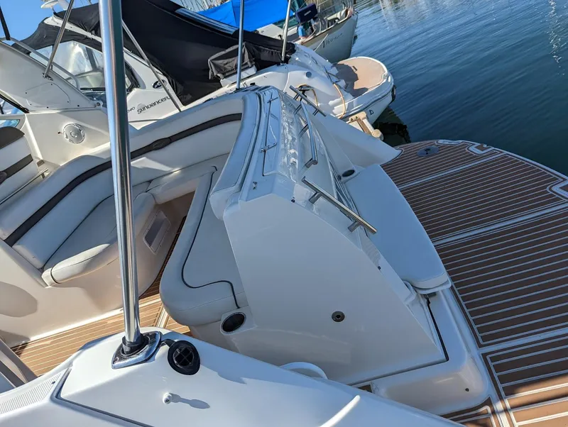 2008 Rinker 330 Express Cruiser