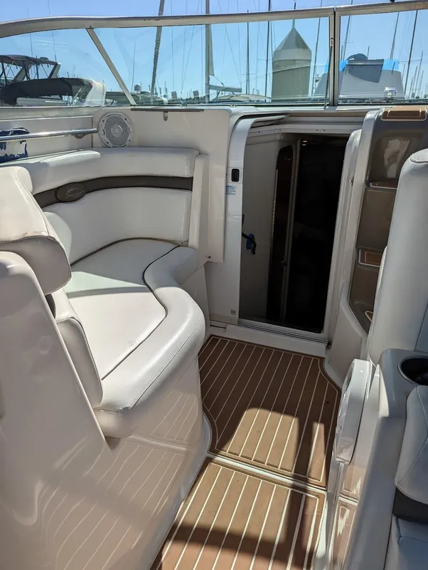 2008 Rinker 330 Express Cruiser