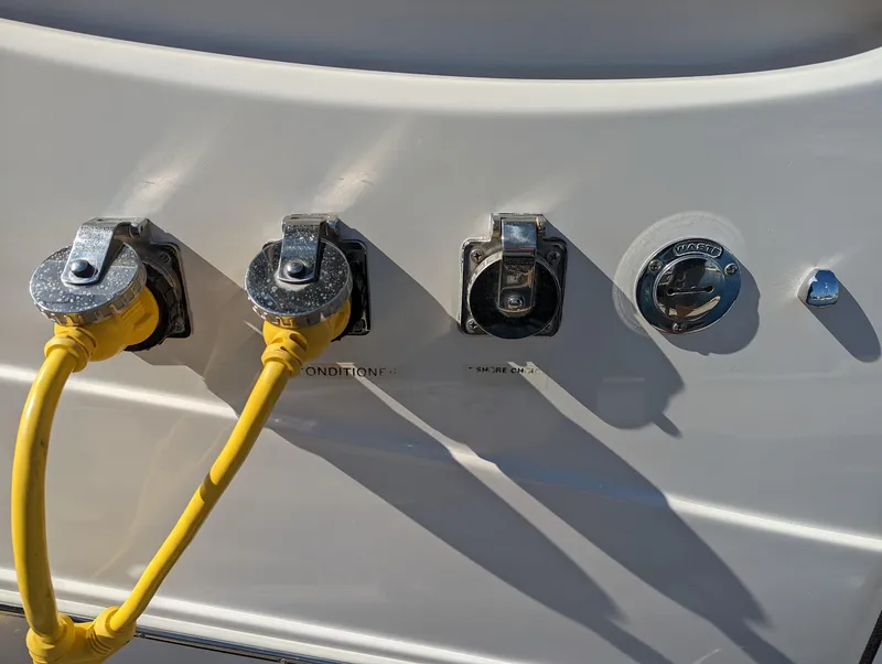2008 Rinker 330 Express Cruiser