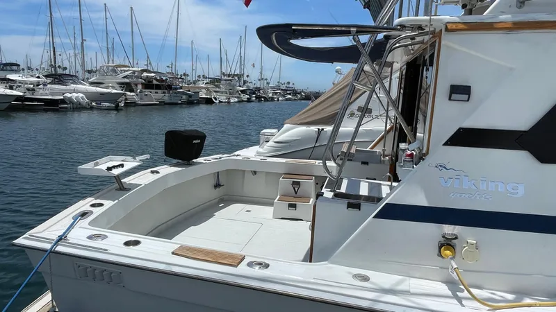1976 Viking 35 Convertible