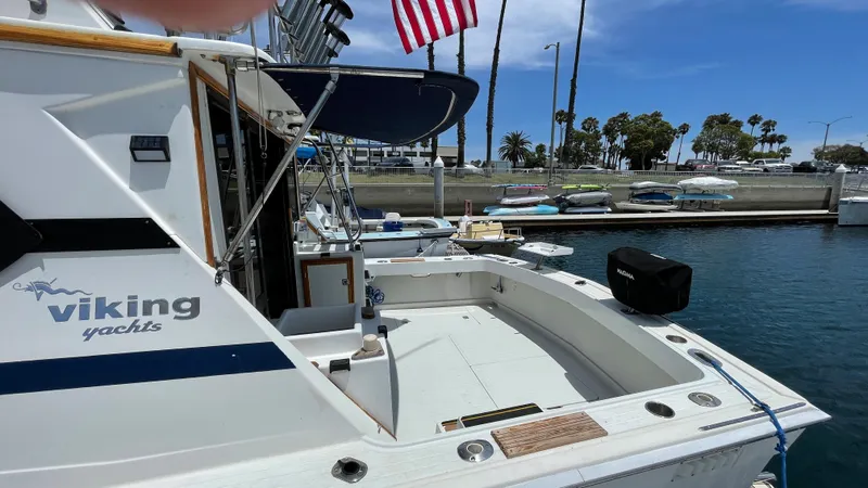 1976 Viking 35 Convertible