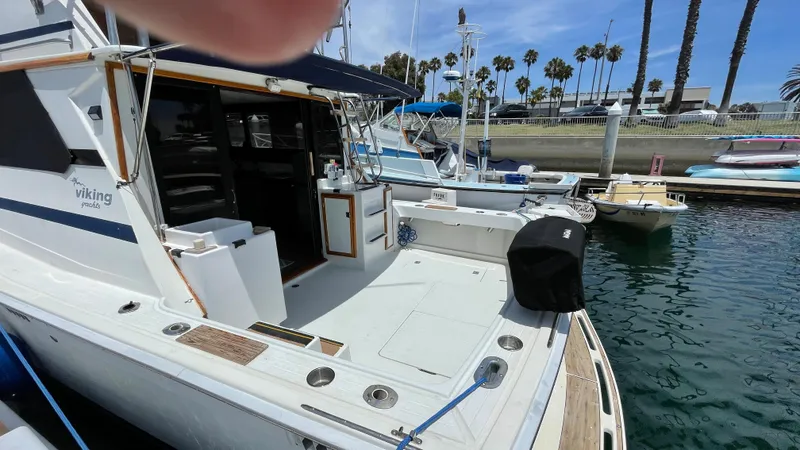 1976 Viking 35 Convertible