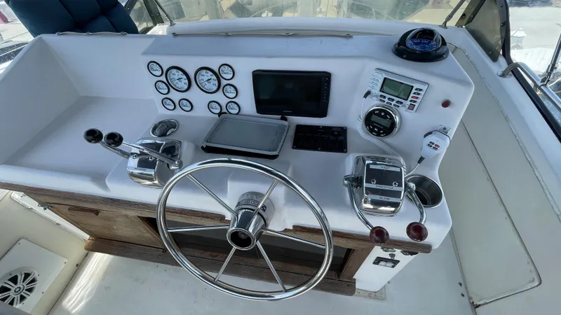 1976 Viking 35 Convertible