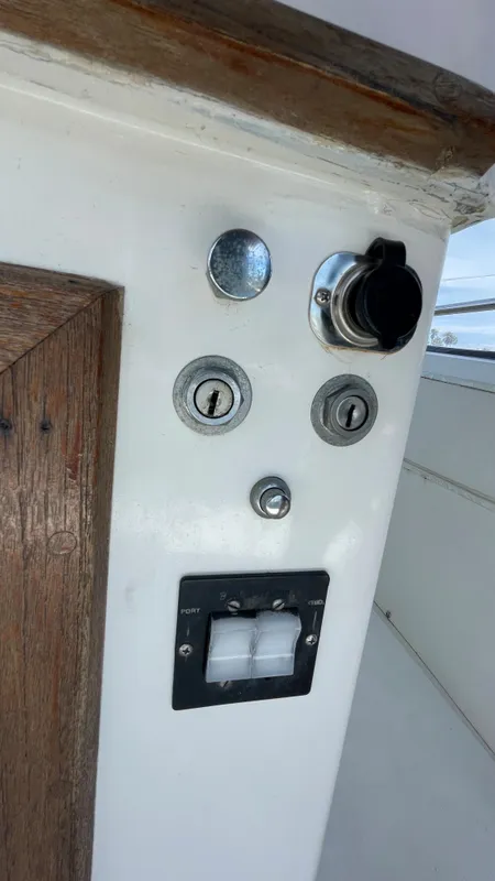 1976 Viking 35 Convertible