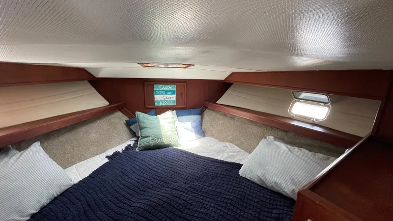 1976 Viking 35 Convertible