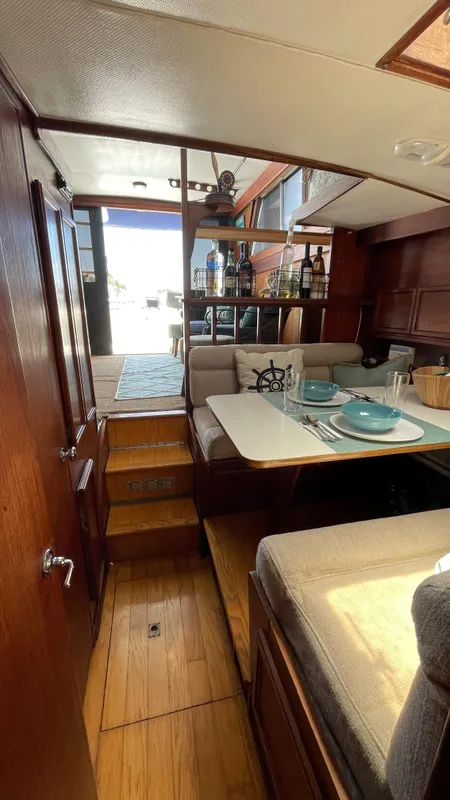 1976 Viking 35 Convertible