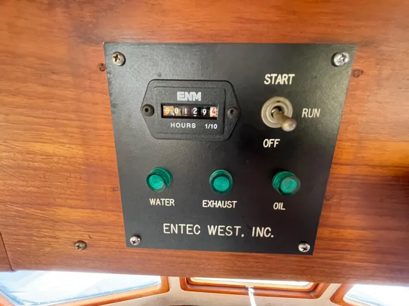 1979 Albin 43 Tri-Cabin