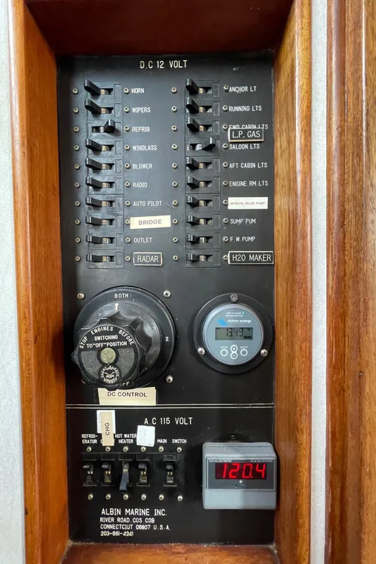 1979 Albin 43 Tri-Cabin