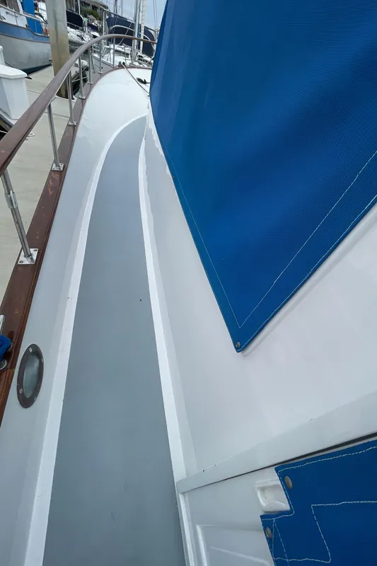 1979 Albin 43 Tri-Cabin