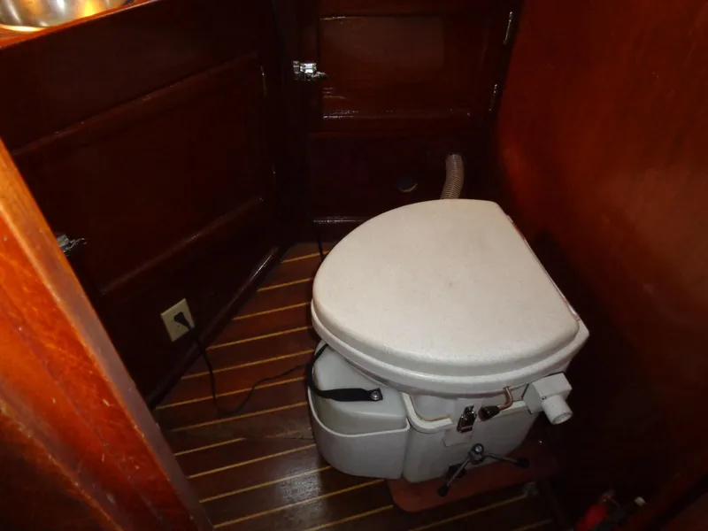 1972 Islander 34 Sloop